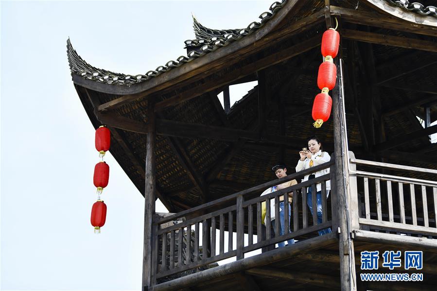（新華全媒頭條·圖文互動）（20）從人民中汲取磅礴力量——習(xí)近平總書記同出席2020年全國兩會人大代表、政協(xié)委員共商國是紀(jì)實(shí)