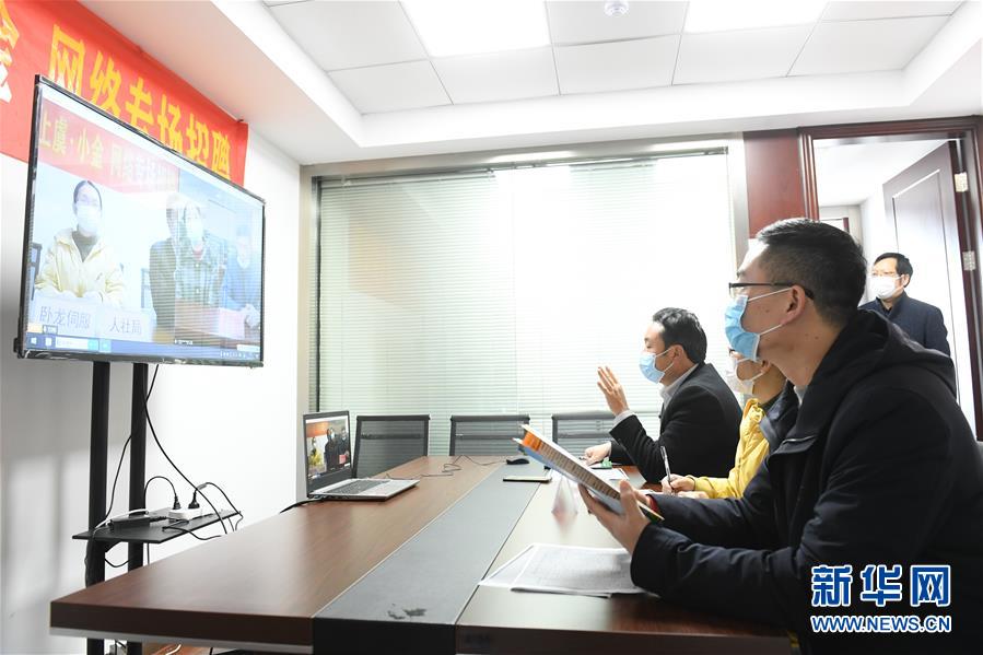 （新華全媒頭條·圖文互動）（18）從人民中汲取磅礴力量——習(xí)近平總書記同出席2020年全國兩會人大代表、政協(xié)委員共商國是紀(jì)實(shí)