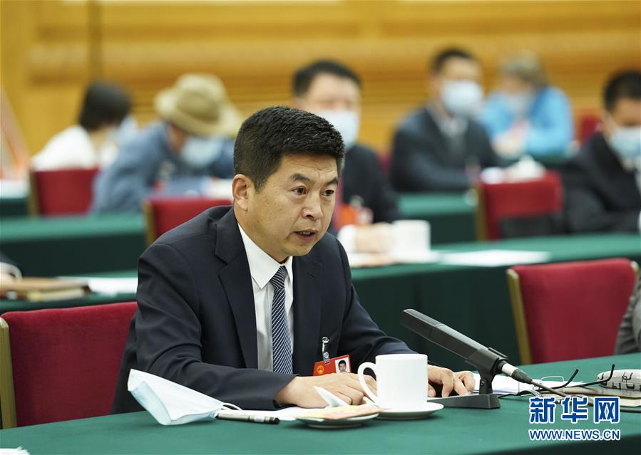 （新華全媒頭條·圖文互動）（5）從人民中汲取磅礴力量——習(xí)近平總書記同出席2020年全國兩會人大代表、政協(xié)委員共商國是紀(jì)實(shí)