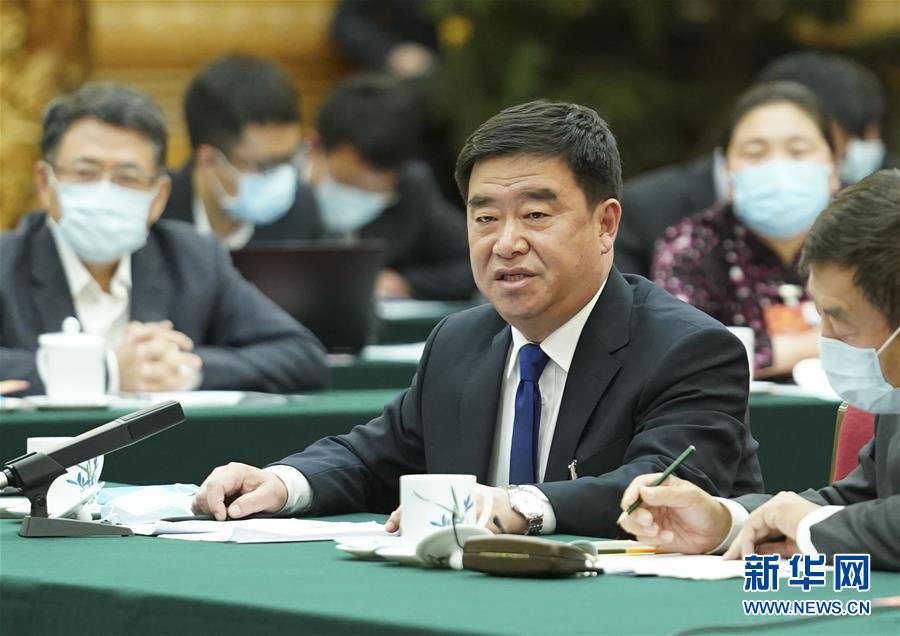 （新華全媒頭條·圖文互動）（6）從人民中汲取磅礴力量——習(xí)近平總書記同出席2020年全國兩會人大代表、政協(xié)委員共商國是紀(jì)實(shí)
