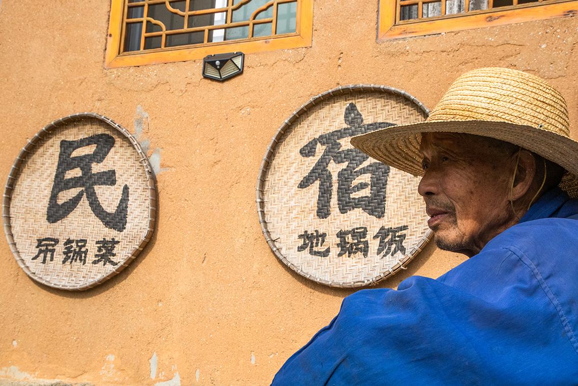 中國鄉(xiāng)村旅游新殺出一匹“黑馬”，人們都往這跑，深秋旅游真火爆