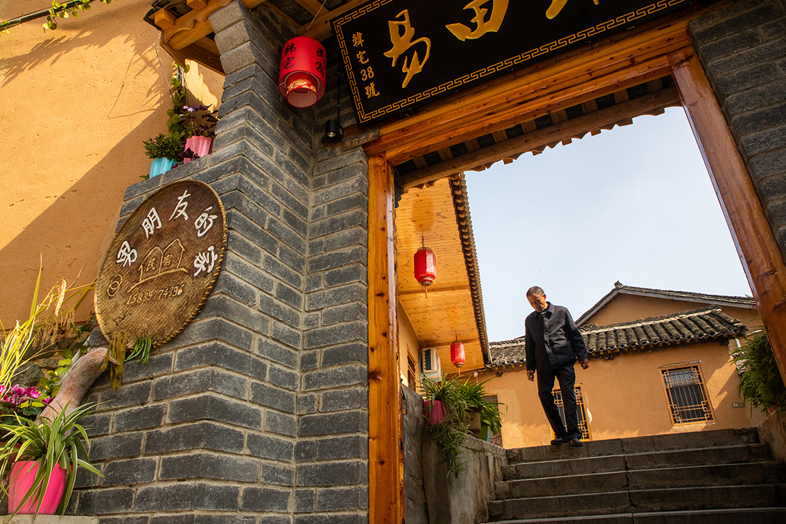 中國鄉(xiāng)村旅游新殺出一匹“黑馬”，人們都往這跑，深秋旅游真火爆