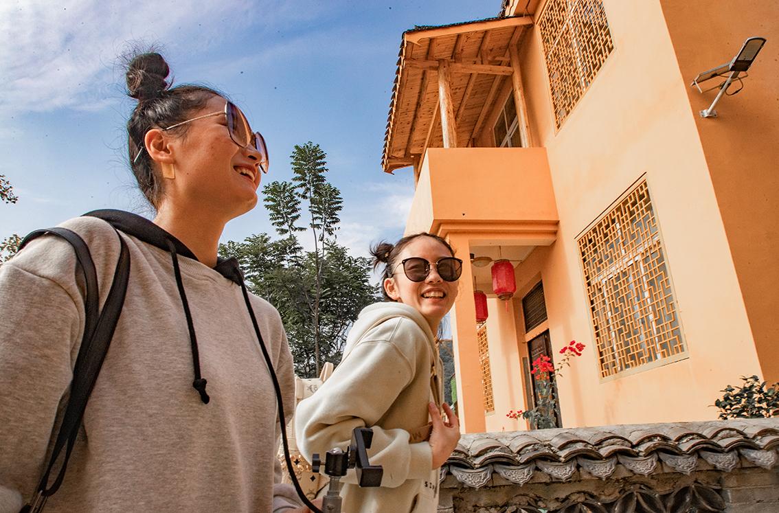中國鄉(xiāng)村旅游新殺出一匹“黑馬”，人們都往這跑，深秋旅游真火爆