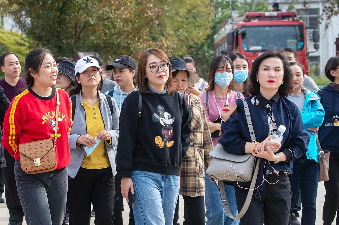 中國鄉(xiāng)村旅游新殺出一匹“黑馬”，人們都往這跑，深秋旅游真火爆