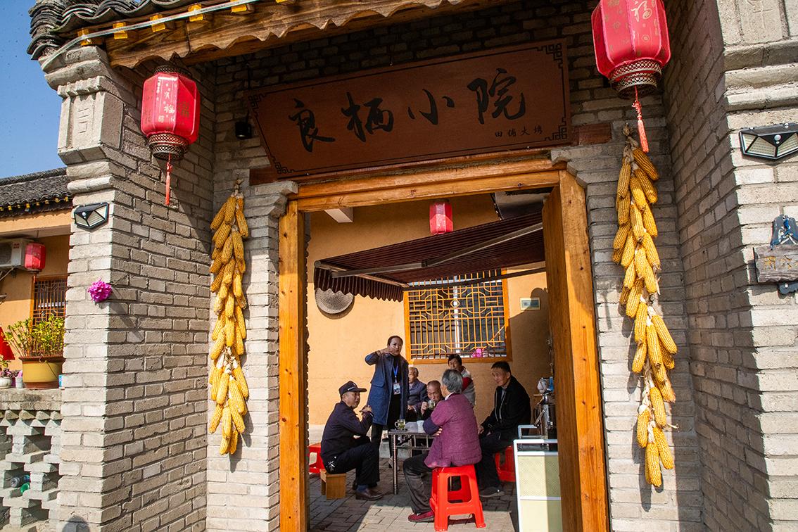 中國鄉(xiāng)村旅游新殺出一匹“黑馬”，人們都往這跑，深秋旅游真火爆